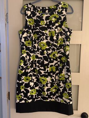 Sleeveless Floral Shift Dress in Lime & Black - Ronni Nicole